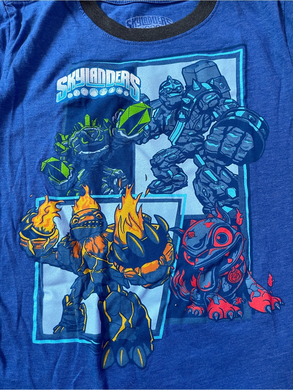 Boys’ Skylander Long Sleeve Layered Tee Shirt 
Size Medium 
Good used condition